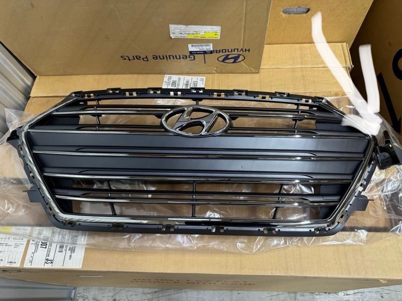 OEM 86350-F2100 GRILLE ASSY RADIATOR Hyundai Elantra AD 2017~2018 BROKEN ONE TAB
