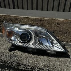 Toyota Sienna Headlight
