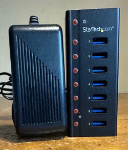 Startech Model ST7300U3M 7-Port Compact Metal USB 3.0 Desktop Wall Mountable Hub