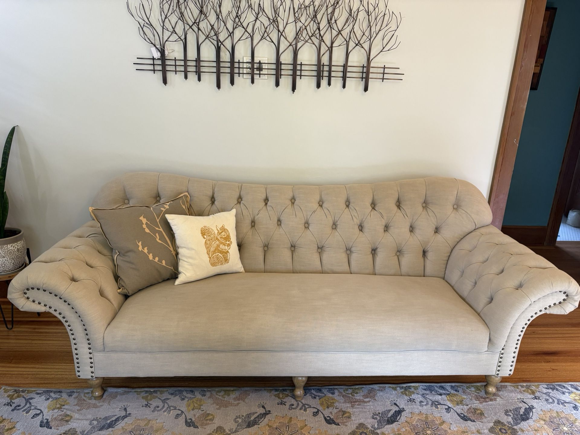 Beautiful Couch :Make An Offer! 