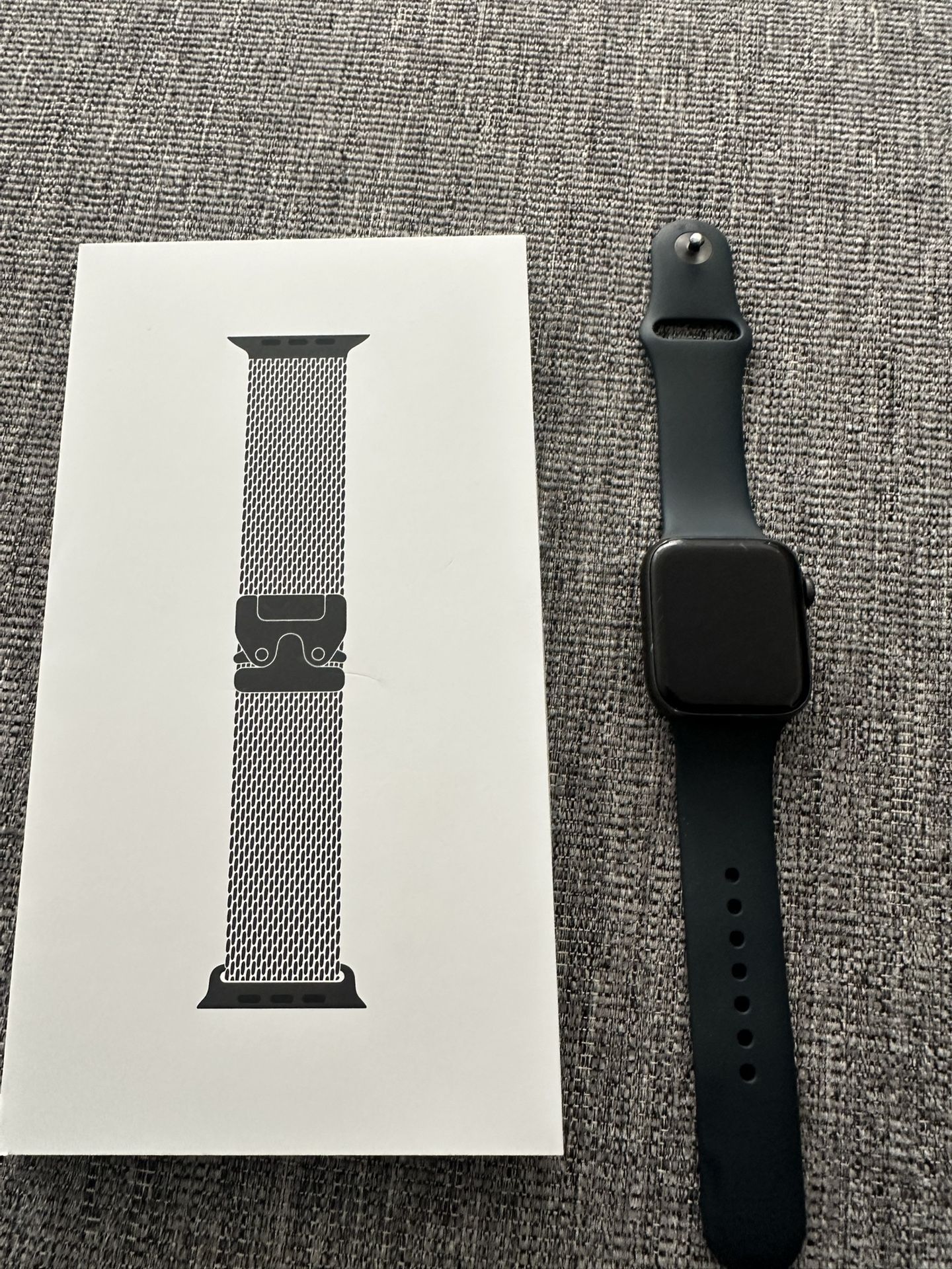 Apple Watch SE 2 And Brand new Watch Band Titanium Milanese 