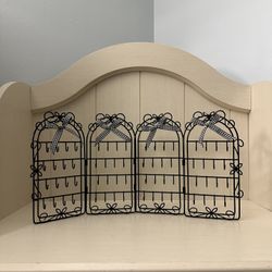 Black Metal Jewelry Holder ✨