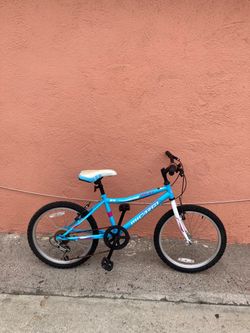 Bike for sale 6 speeds 20 inches tires good condition ready to ride