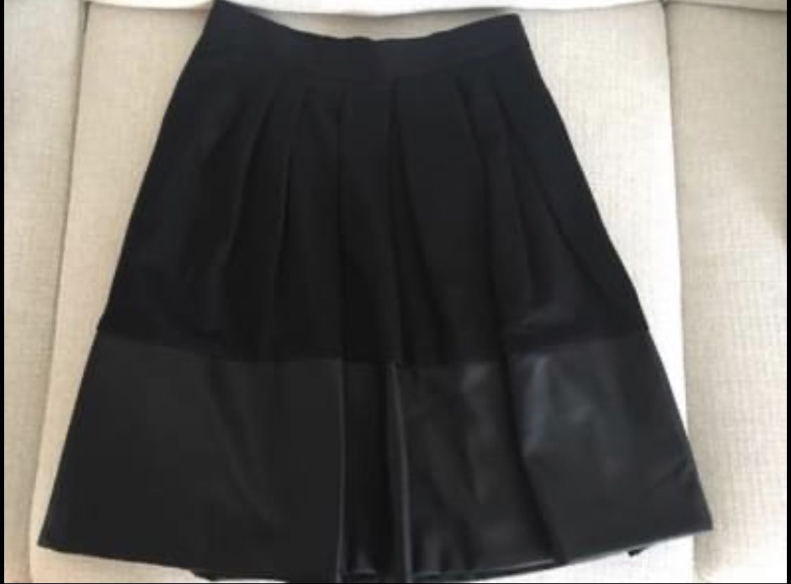 New with Tag Banana Republic Black Skirt (size 4)