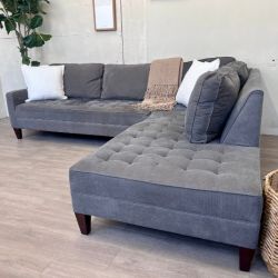 WE DELIVER! 🚚 - Gray Modern Tufted L Sectional Couch with Chaise