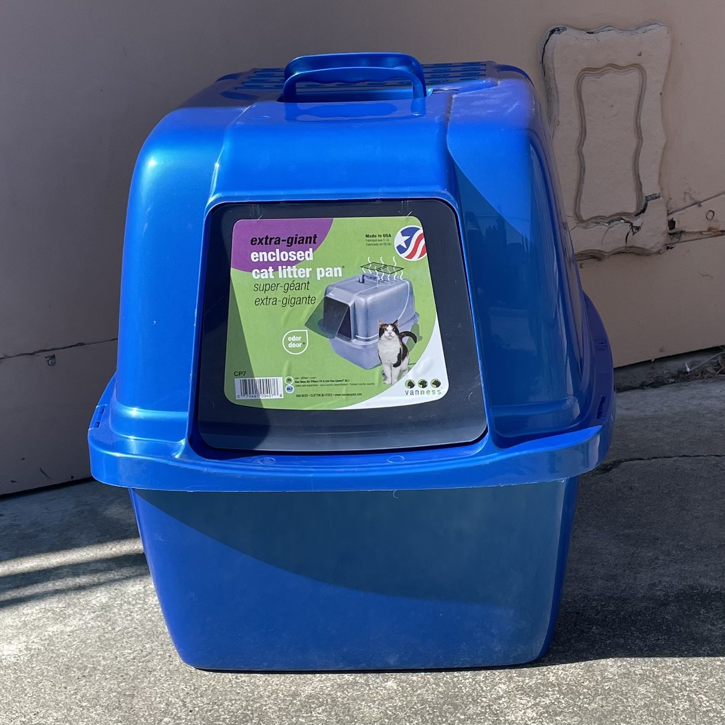 Giant Van Ness Enclosed Cat Litter Box