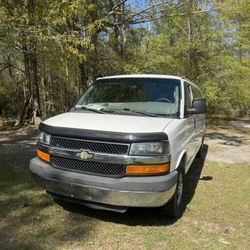 201 mile 2015 year chevrolet 2500 expresso excellent condition