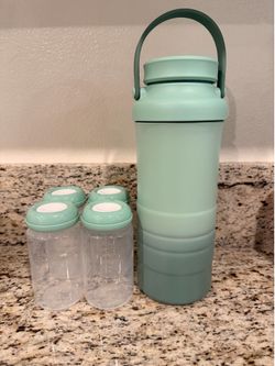 Momcozy bottle cooler with 6 bottles