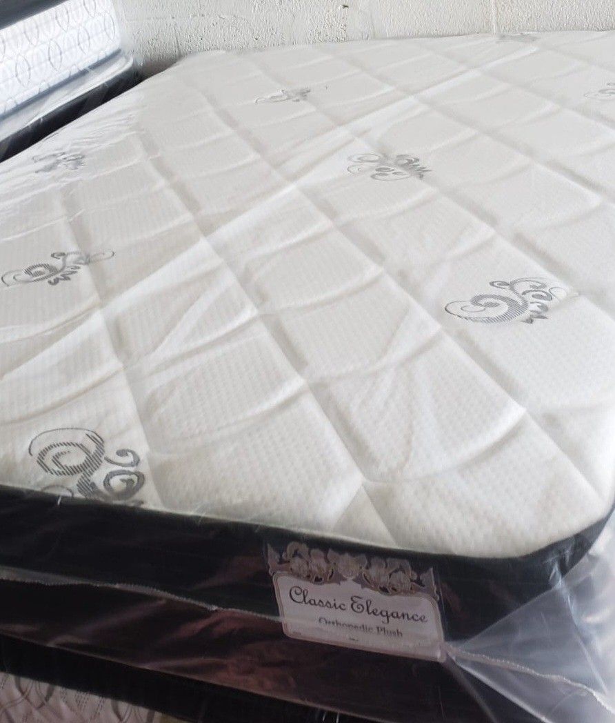 QUEEN PLUSH MATTRESS