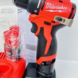 Milwaukee m12 Drill/Driver Kit