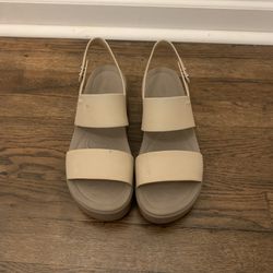 Size 8 - Crocs Women’s Brooklyn Low Wedges Platform Sandals