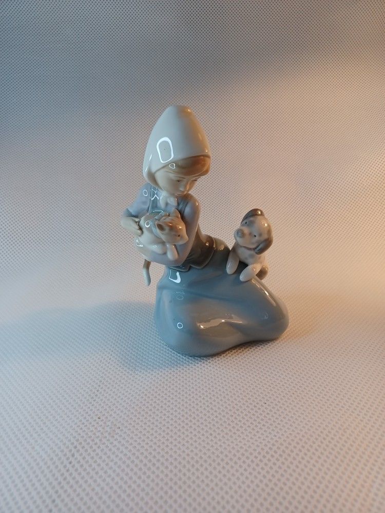 LLADRO SPAIN "LITTLE FRISKIES" GIRL SITTING W/ CAT KITTEN DOG PUPPY FINE PORCELAIN FIGURINE 7" TALL