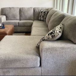 Ballinasloe Platinum 3pc Sectional Sofa w/ Chaise