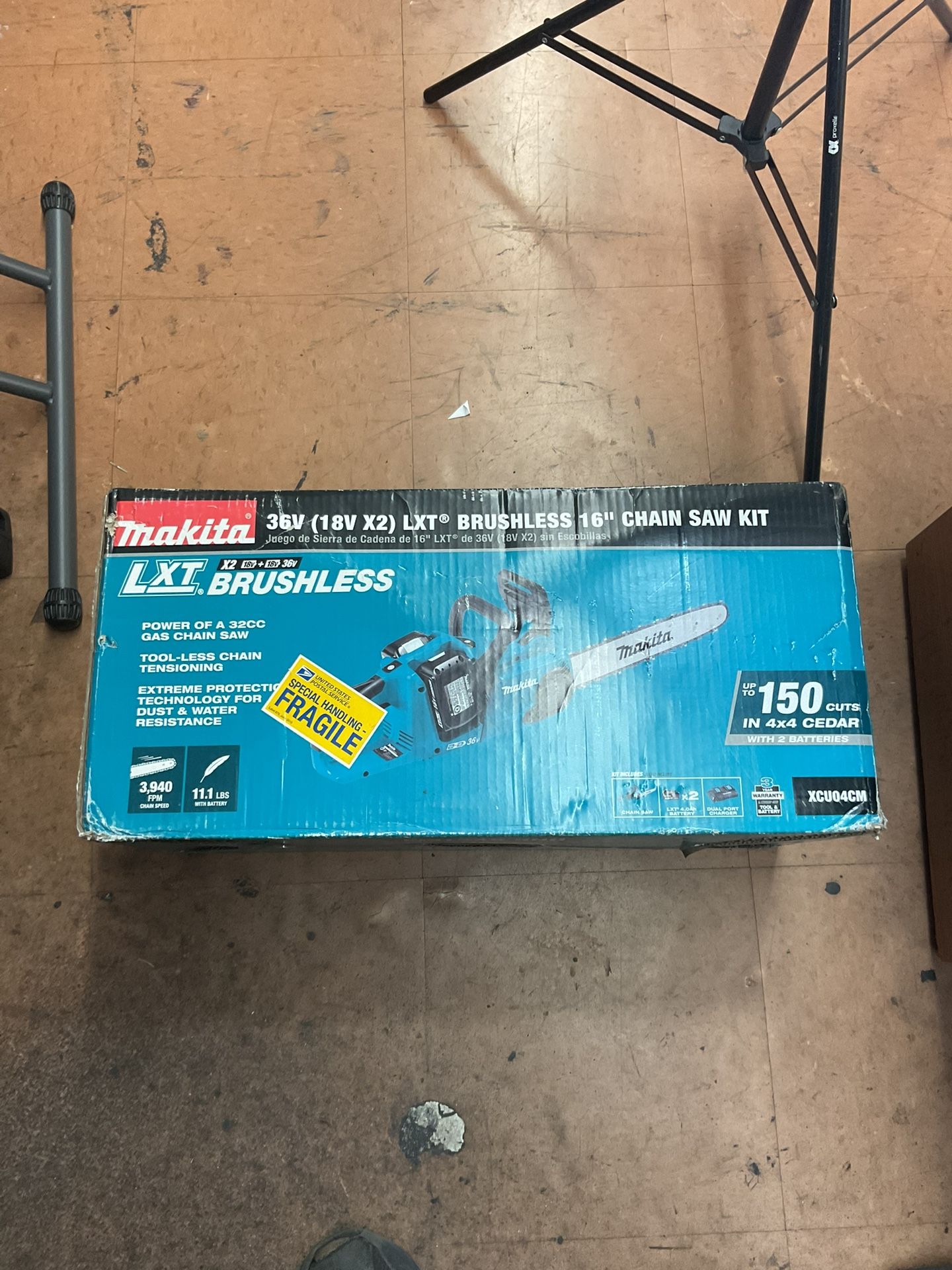 Makita XCU04CM 36V (18V X2) LXT® Brushless 16″ Chain Saw Kit