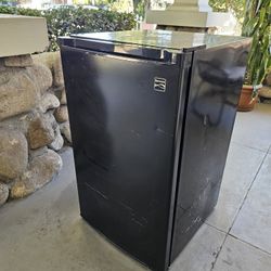 Mini Fridge 4.4 cu ft