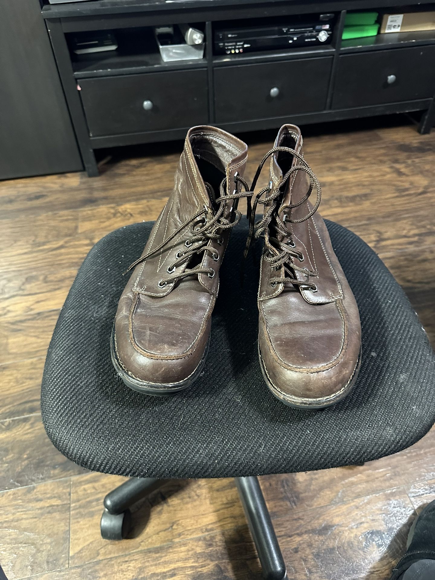 Men’s shoes, size 9m 