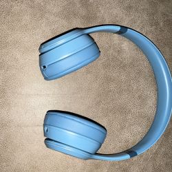 Beats Solo 4. Excellent Like New Condition W/box