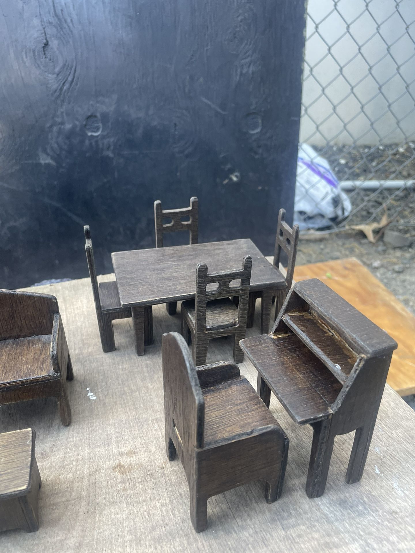 Dollhouse Miniature Furniture Set