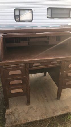 Vintage roll top desk - keyed locks