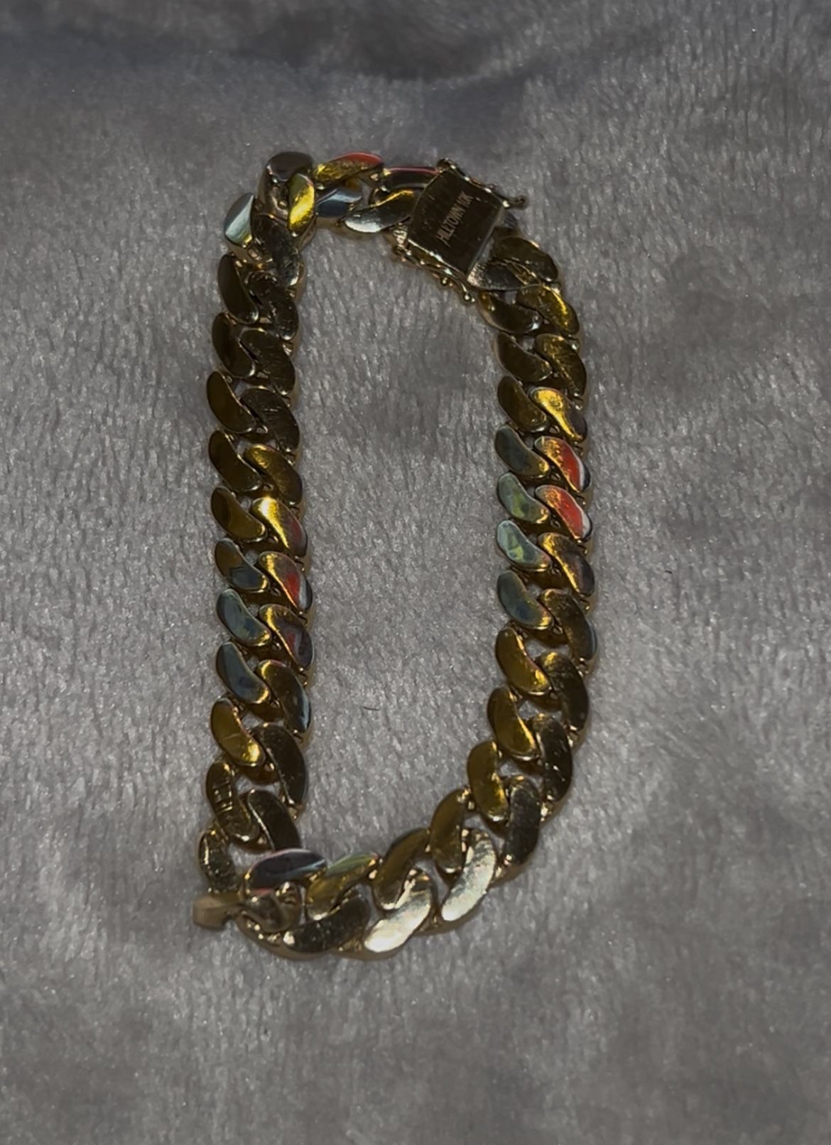 Brand new 10k gold sleek Miami Cuban 8inch bracelet 9.5mm 16.2g all real gold no trades….