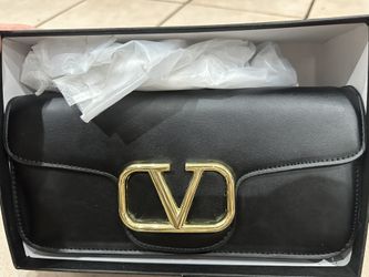 V Purse