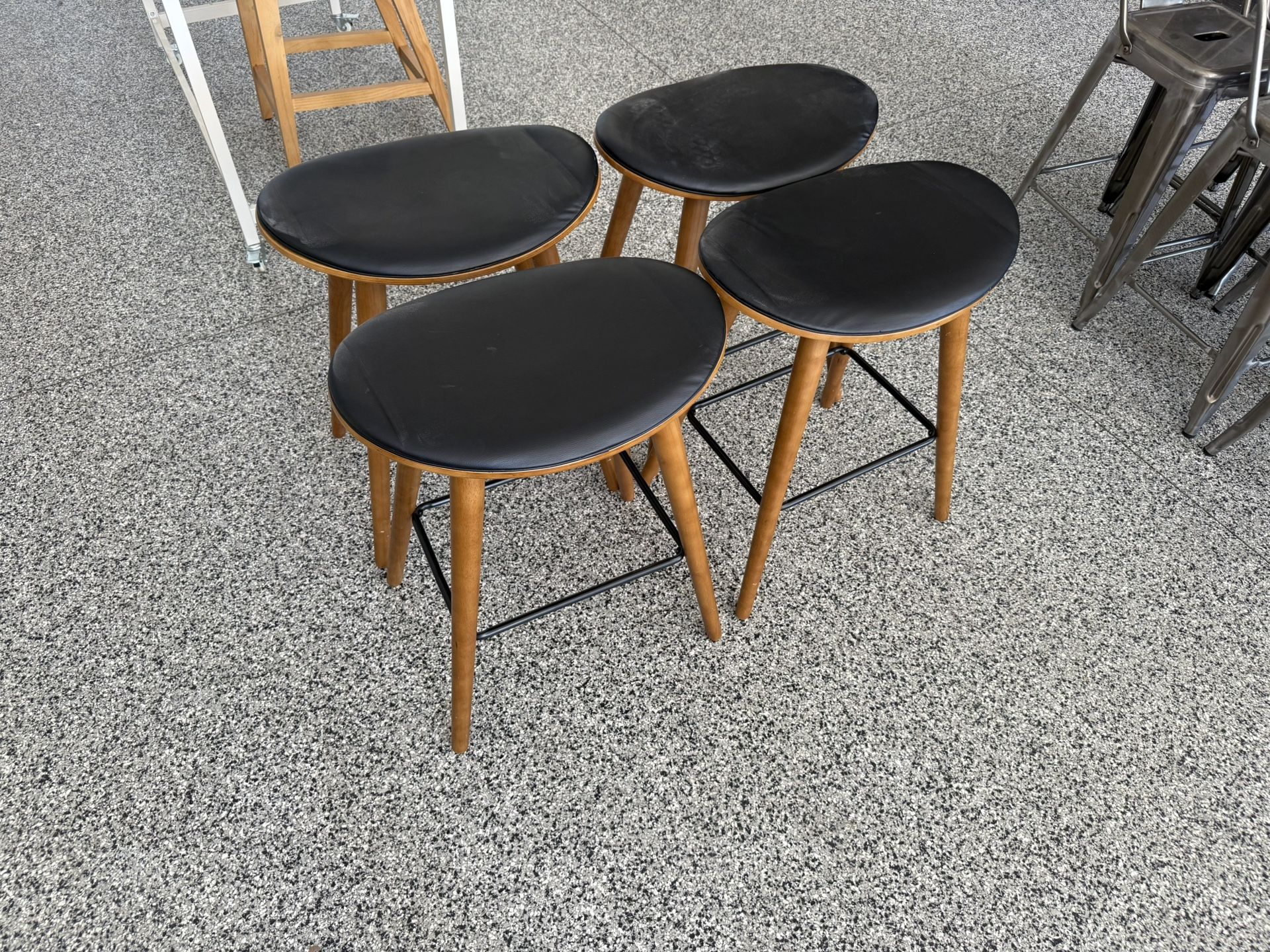 4 Bar Stool