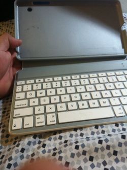 Keyboard custom made for iPad mini with Bluetooth