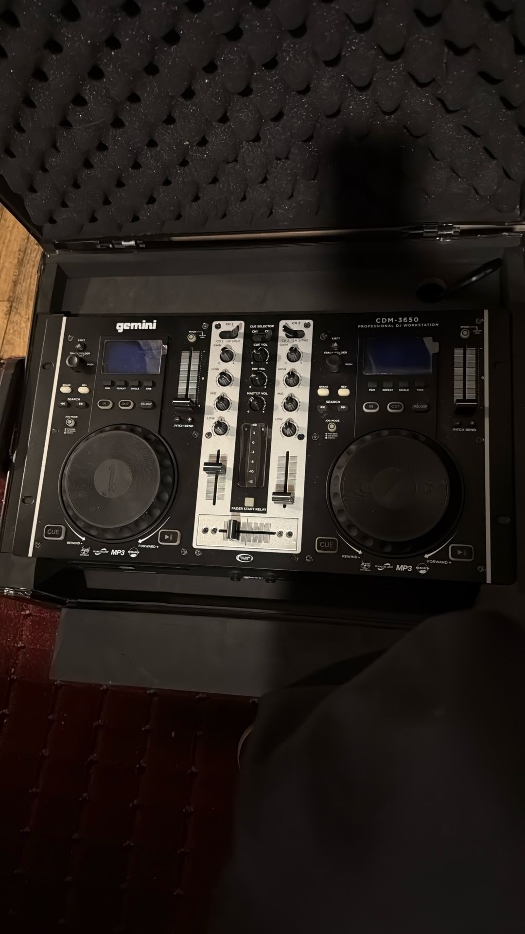 Gemini プロフェッショナルDJワークステーション CDM3650 Gemini