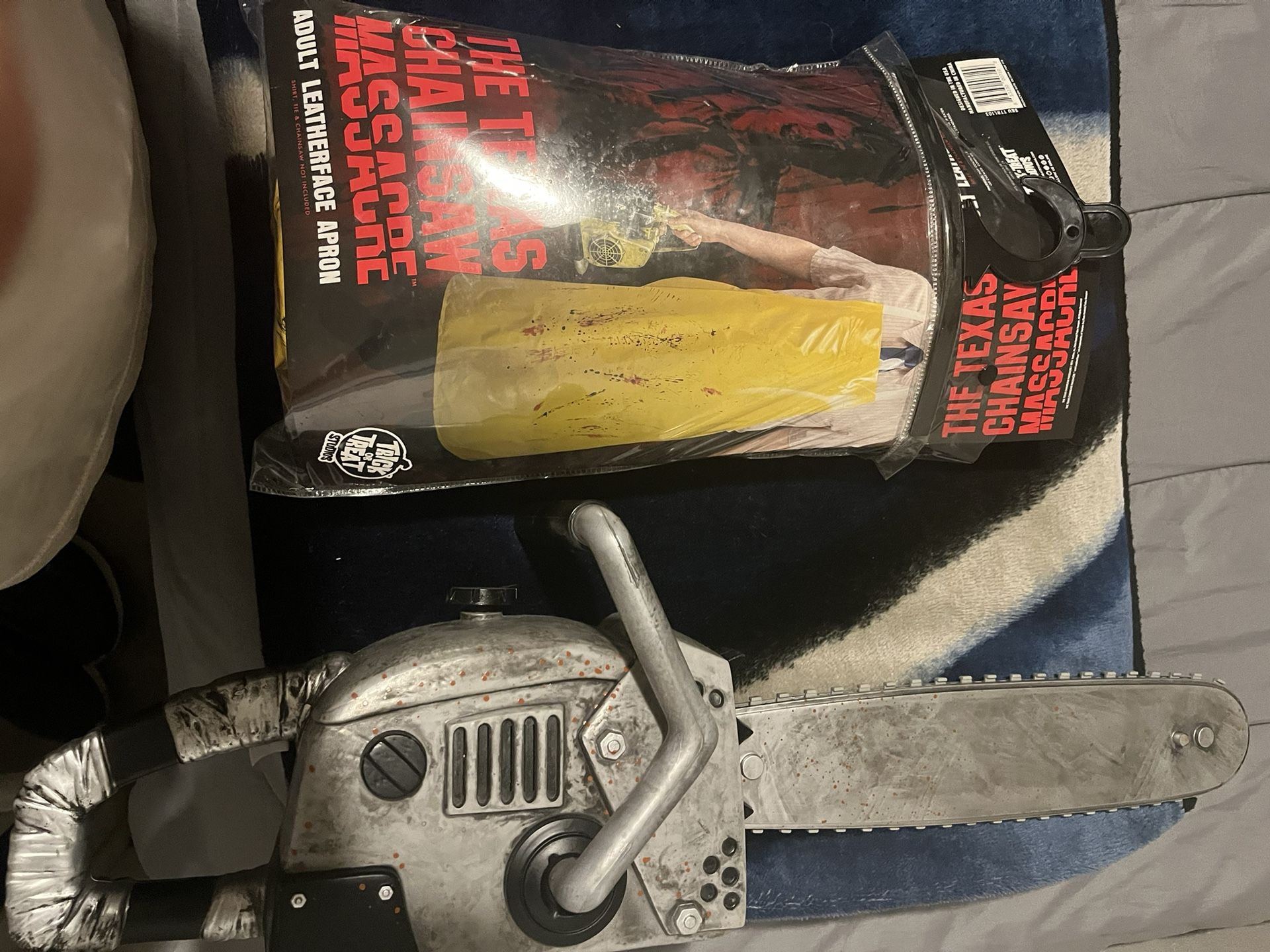 Texas Chainsaw Adult With Chainsaw Prop