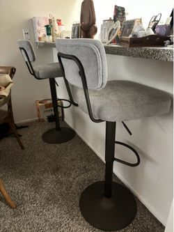 Adjustable dining stools / bar stools