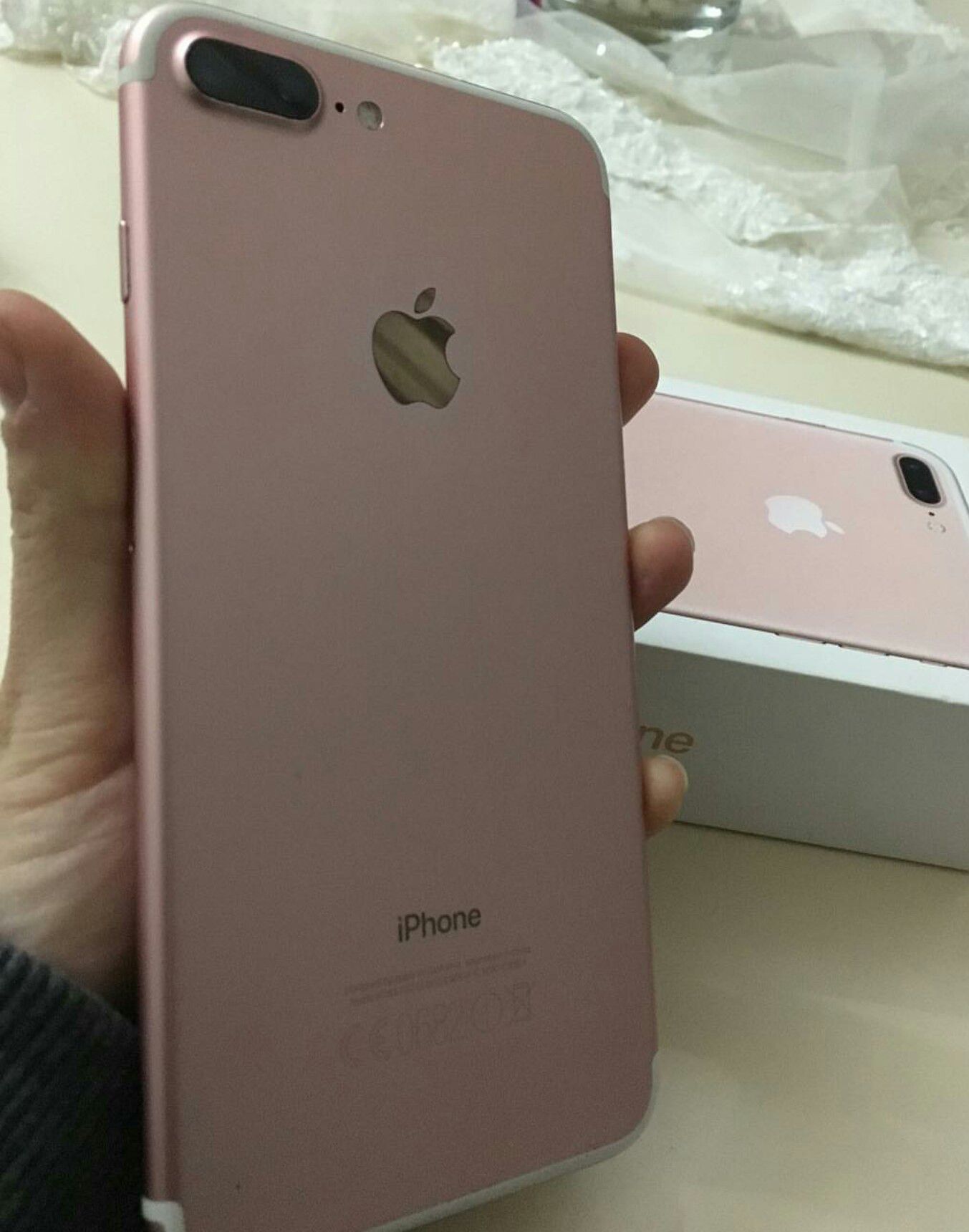 IPhone 7 Plus ,,256 GB , UNLOCKED .  Excellent Condition  ( as like New)
