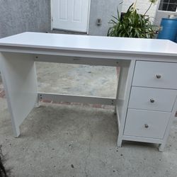 White Desk 