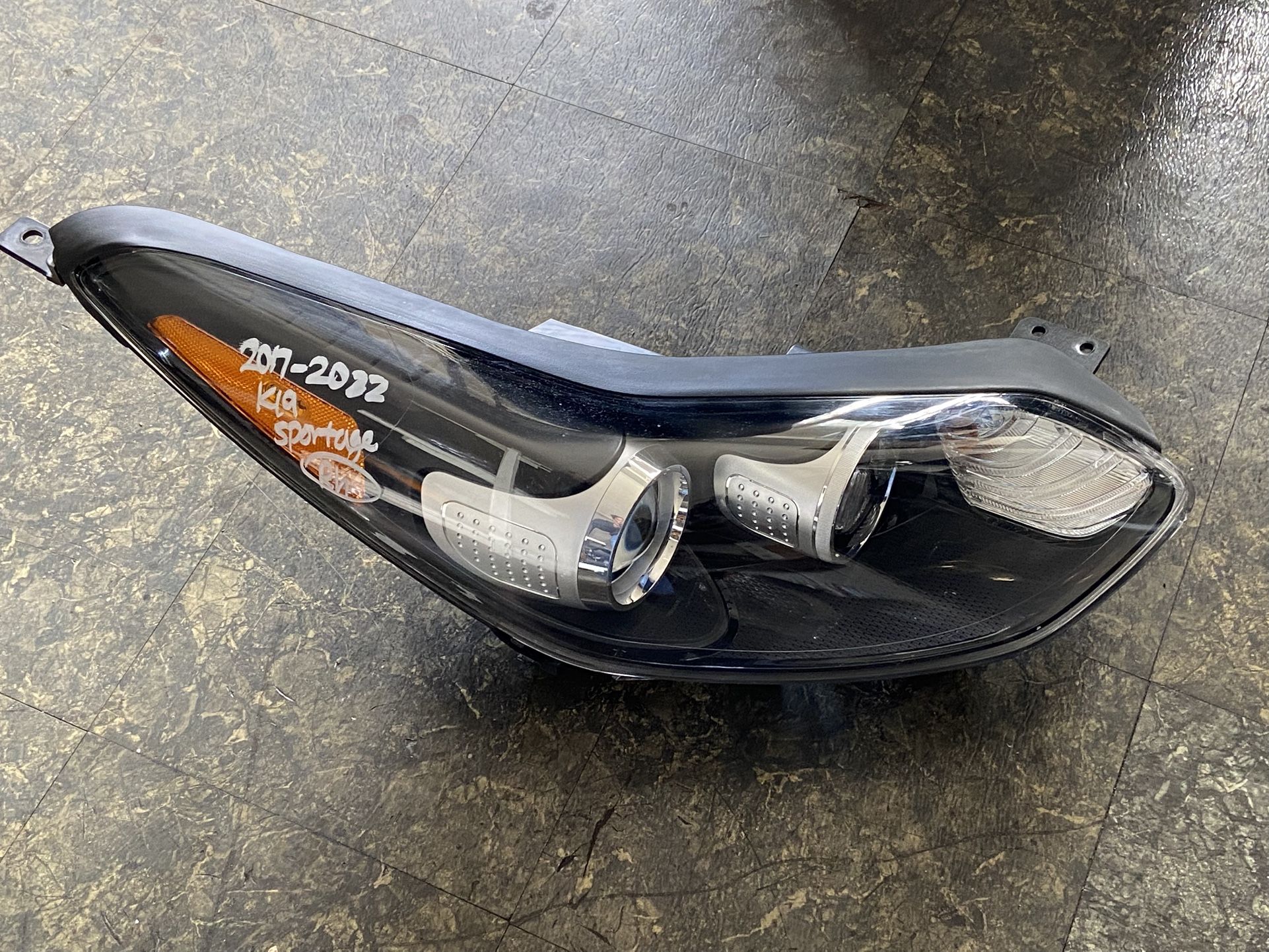 2017-2022 Kia Sportage Right Headlight