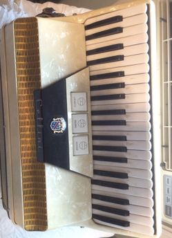 Cellini acordeon 120 bass 3/2 registers