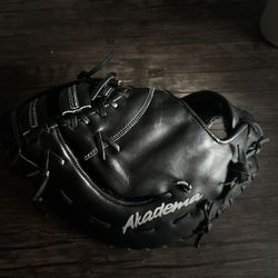 Akadenma Precision Series 12/1/2 inch First Base Glove 
