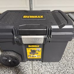 DEWALT 25 in. W 15 Gal. Polypropylene Rolling Tool Box