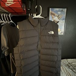 Black NorthFace 700 Puffer Vest Size Men’s Medium 