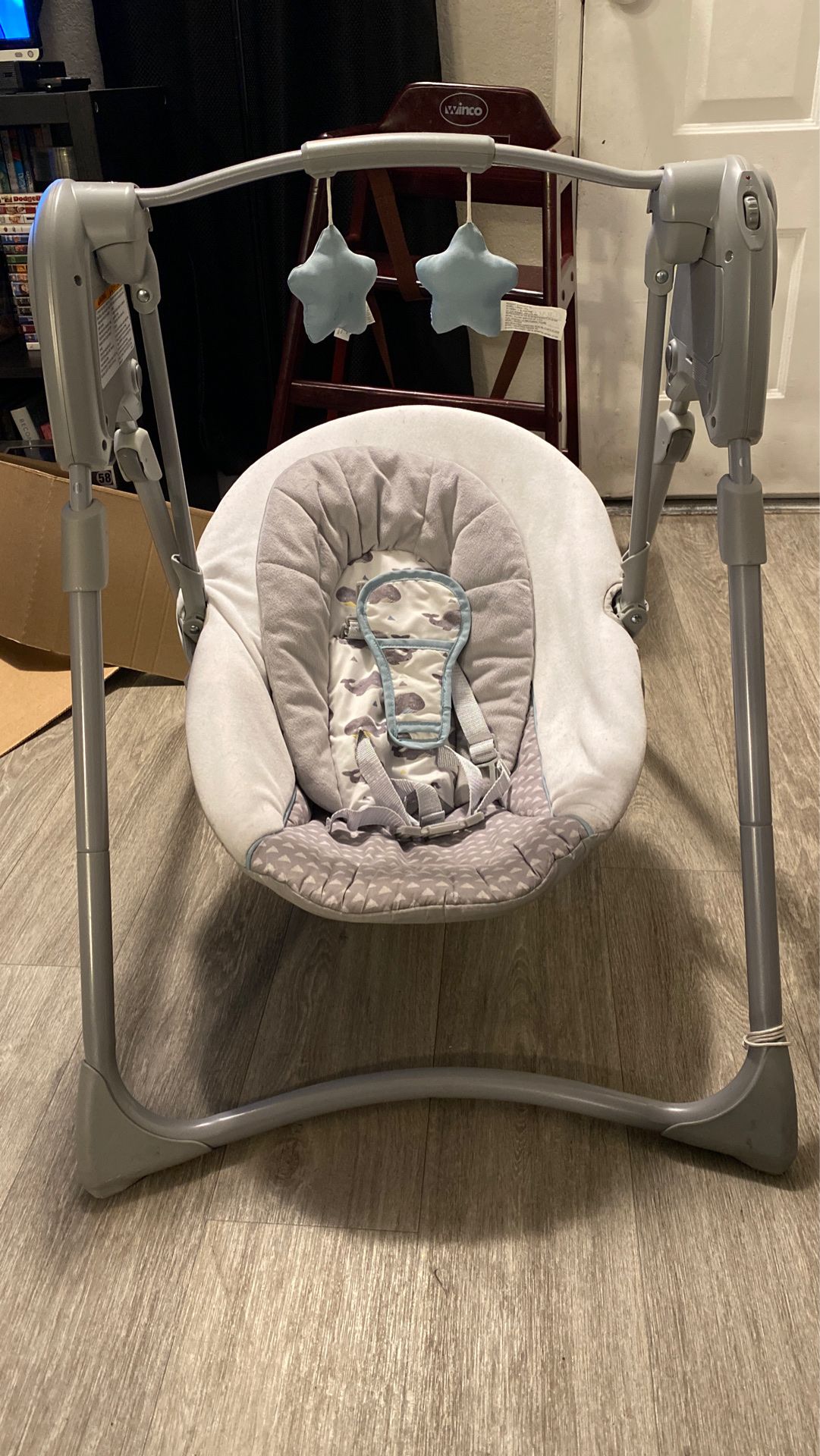 Graco Slim Spaces Compact Baby Swing batteries included