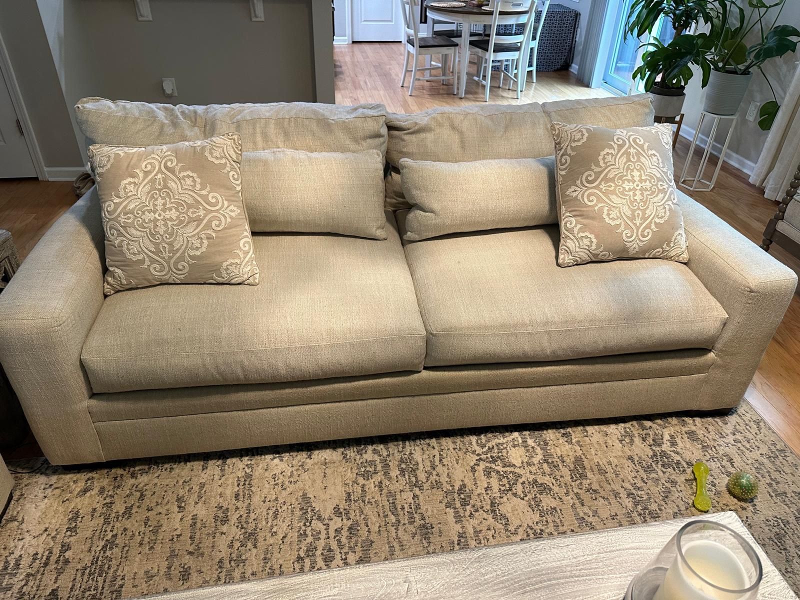 2 Sofá For Sale And Carpet