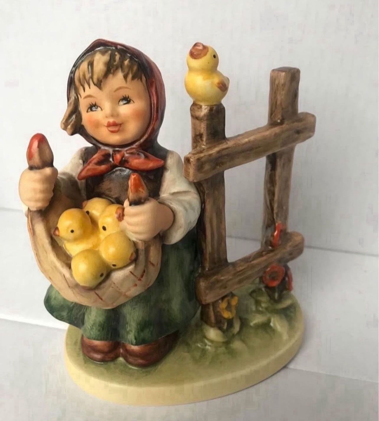 VINTAGE HUMMEL “Chicken-Licken” PORCELAIN FIGURINE #385 - 4 3/4” - TMK6