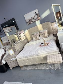 ✨ BEIGE BEDFRAME – MODERN & COZY! ✨