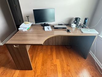 Modern L-Shaped Desk / Office Workstation — Great Condition