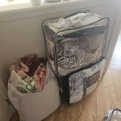 Free Comforter Set King Great Condition And Warm Blankets All Clean Nonsmoker Home 