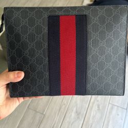 Gucci Men’s Leather Pouch 