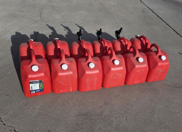 12 Scepter 5 Gallon Gas Fuel Cans