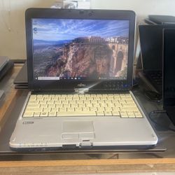 Fujitsu Laptop 8GB core i5 Windows 10 Pro 
