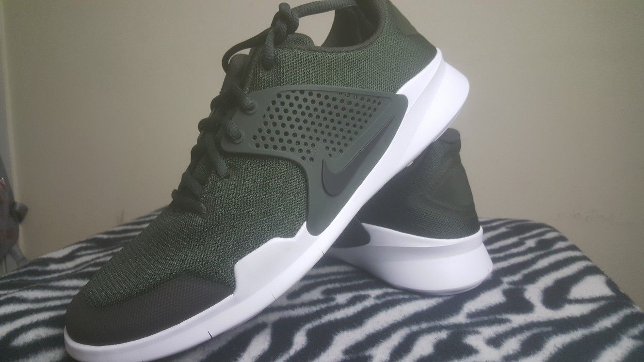 Nike Walking Shoes Brand New Size 14