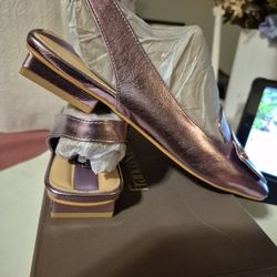 VERY COMFORTABLE SIZE 7 M ORIGINAL PRICE $120  NEW 