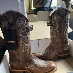 Women’s size 7 cow girl boots