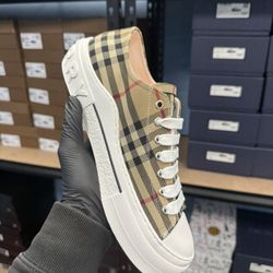 Burberry Sneakers Checkered Beige 